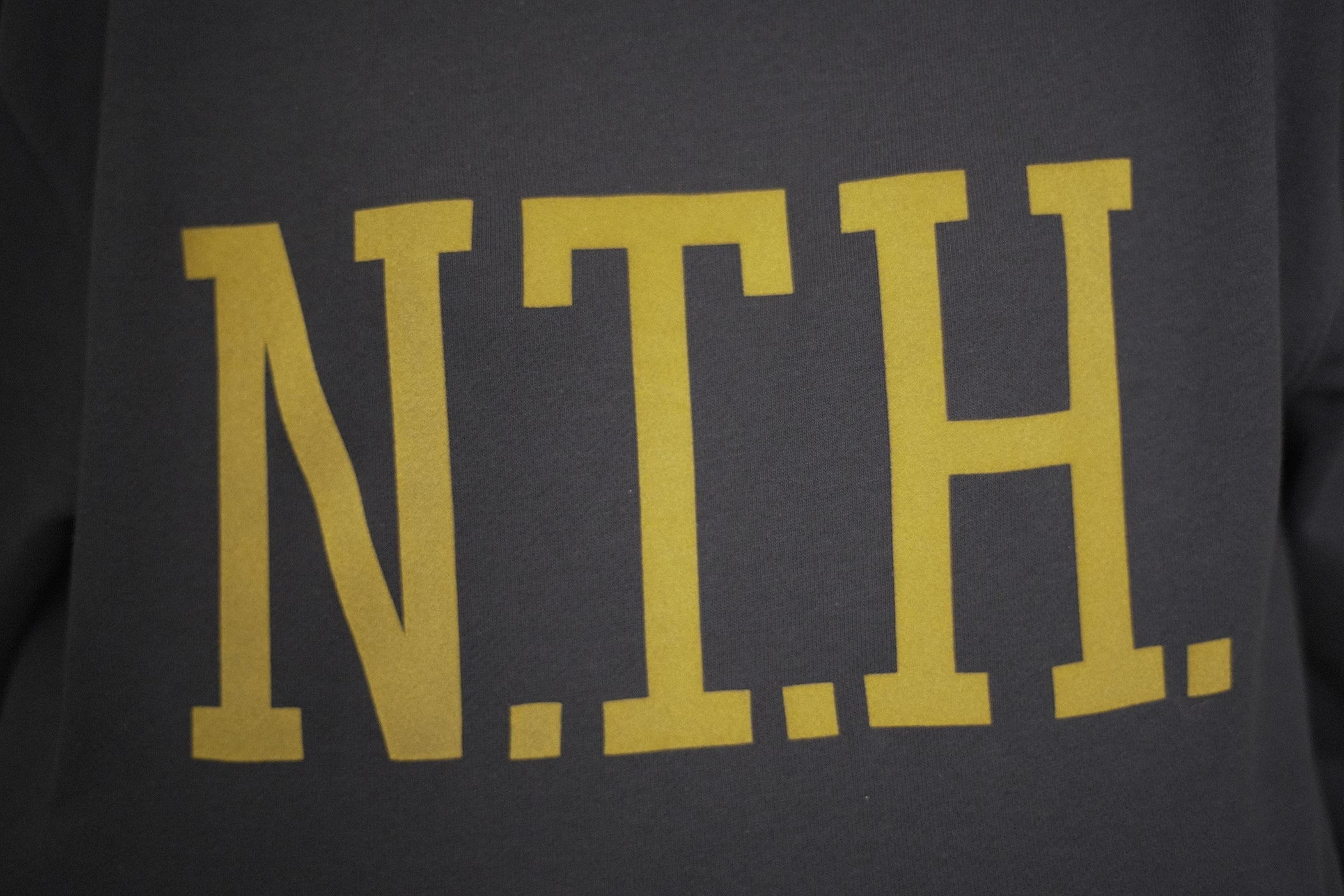 No tears here – College Sweatshirt (Navy / Yellow)